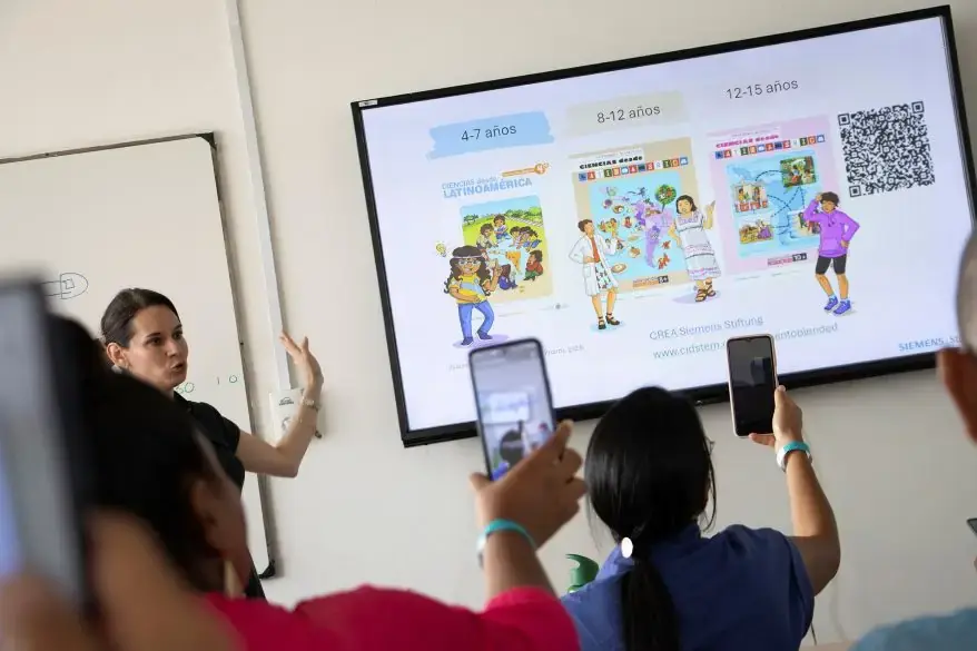 Blending digital and in-person learning experiences to make education accessible Image © Siemens Stiftung